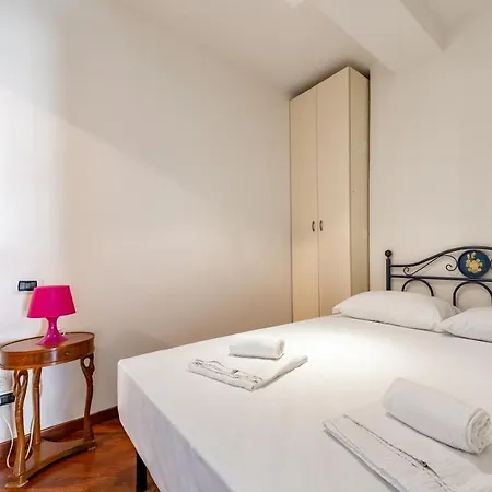 Guesthost - & Comfy With Veranda *