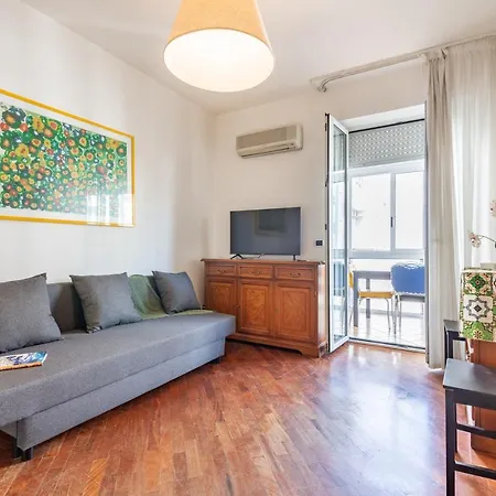 Guesthost - & Comfy With Veranda Apartman *