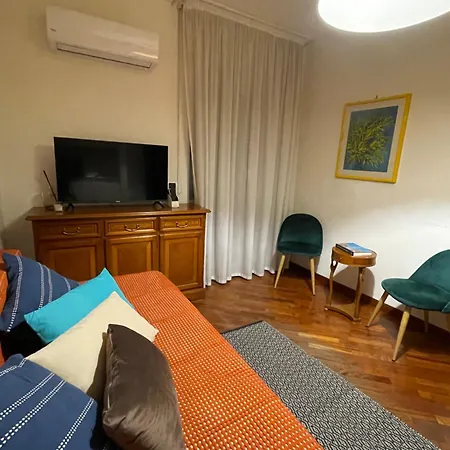 Guesthost - & Comfy With Veranda Apartament
