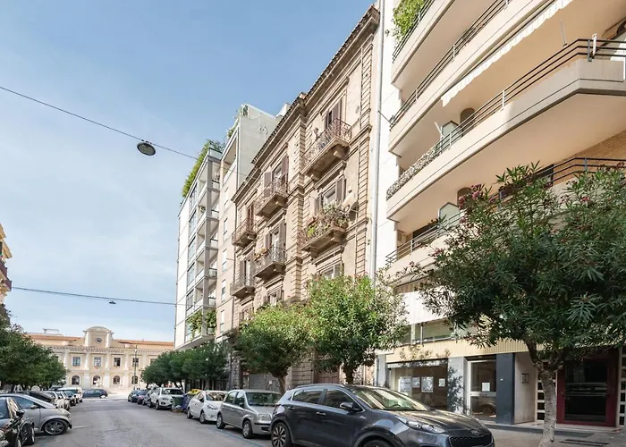 Guesthost - & Comfy With Veranda *