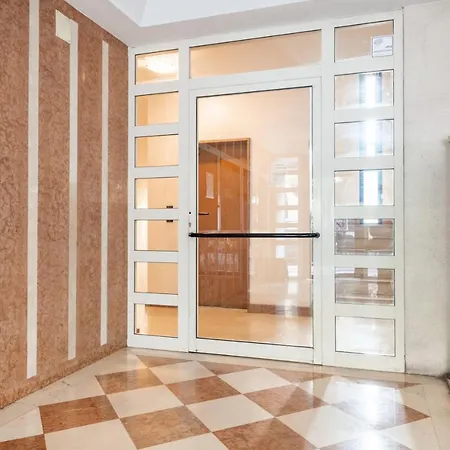 Apartment Guesthost - & Comfy With Veranda Bari