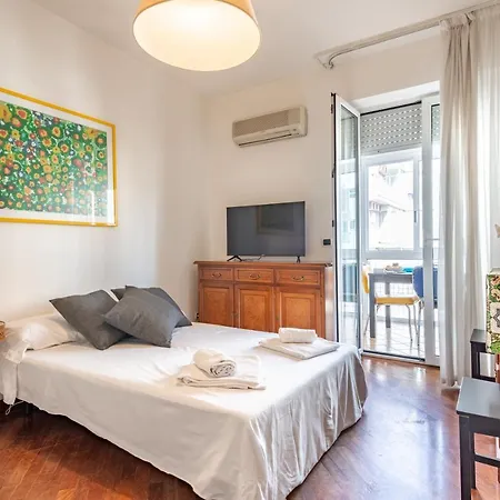 Guesthost - & Comfy With Veranda Apartment *