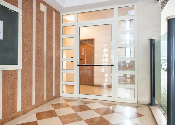 Apartment Guesthost - & Comfy With Veranda Bari