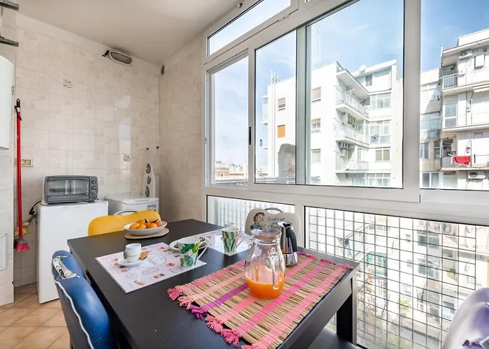 Guesthost - & Comfy With Veranda Bari