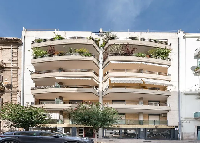 Apartment Guesthost - & Comfy With Veranda Bari