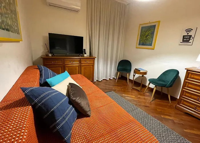 Apartment Guesthost - & Comfy With Veranda Bari